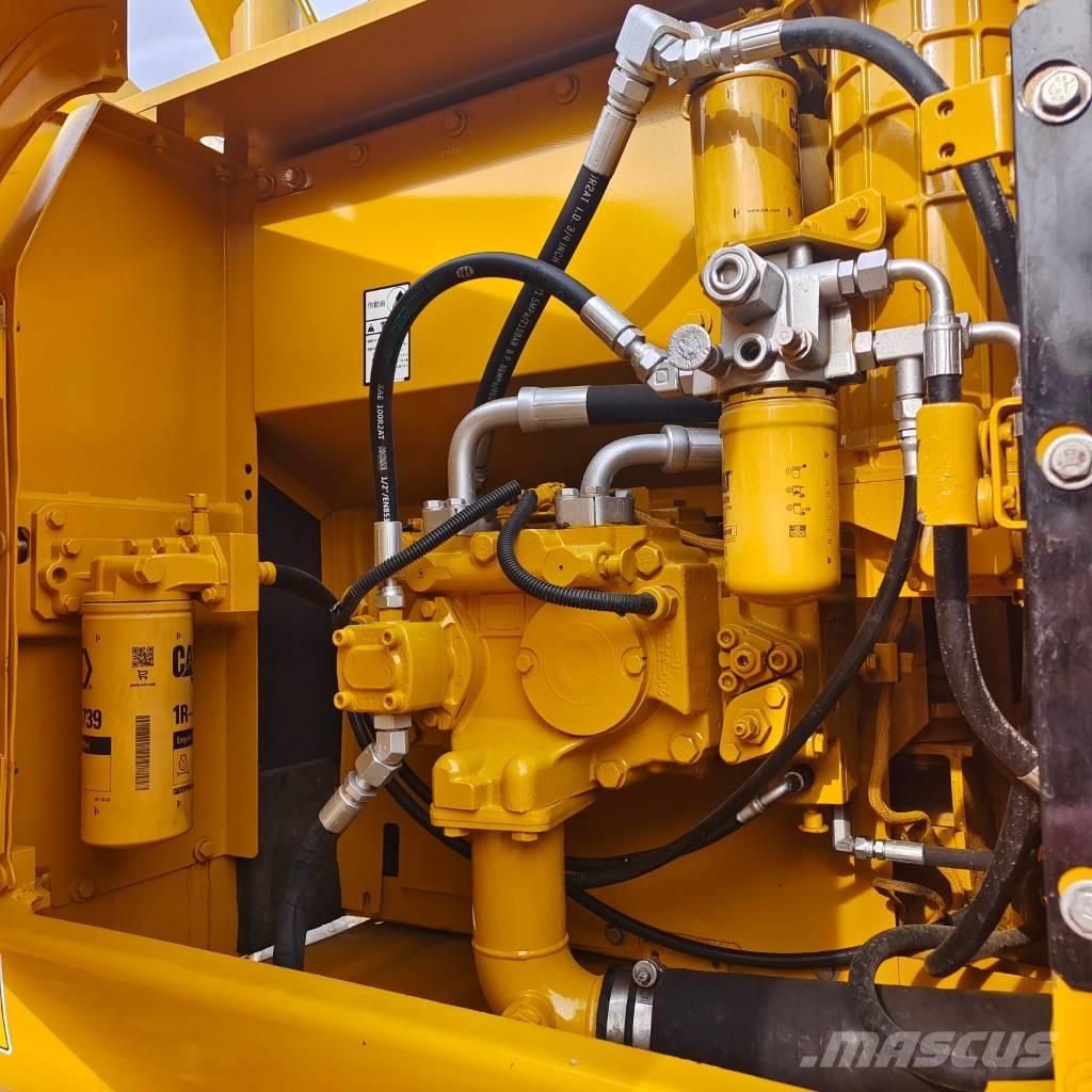 CAT 320 D2L حفارات زحافة