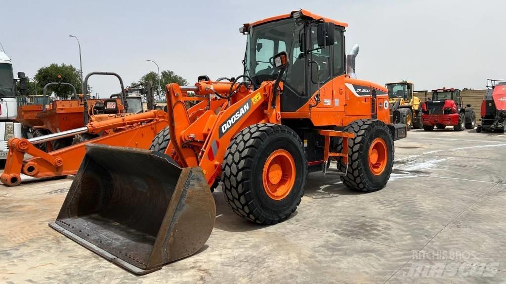 Doosan DL 200-5 لوادر صغيرة