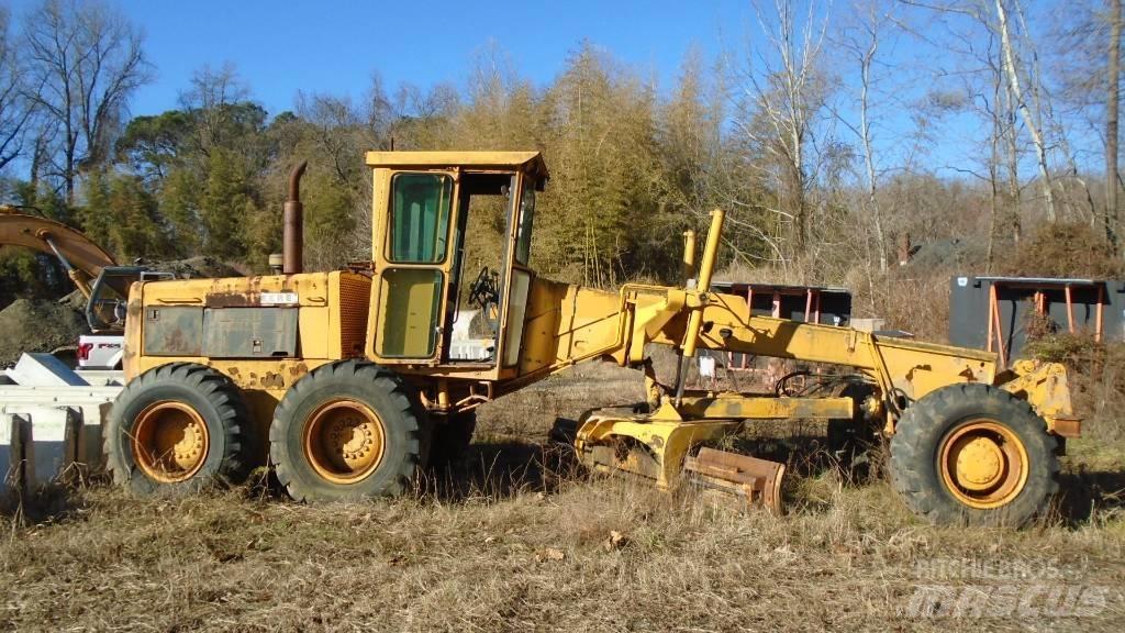 John Deere 672 A معدات تمهيد الطرق