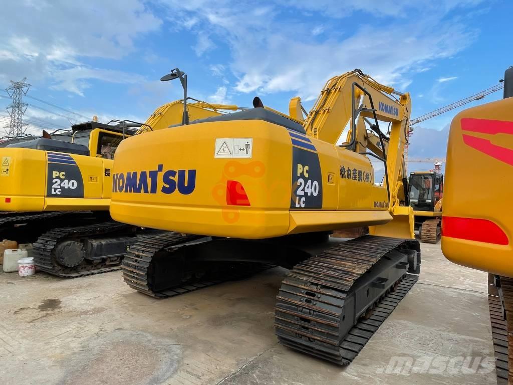 Komatsu PC 240-8 حفارات زحافة