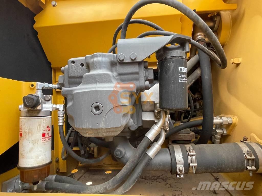 Komatsu PC 240-8 حفارات زحافة