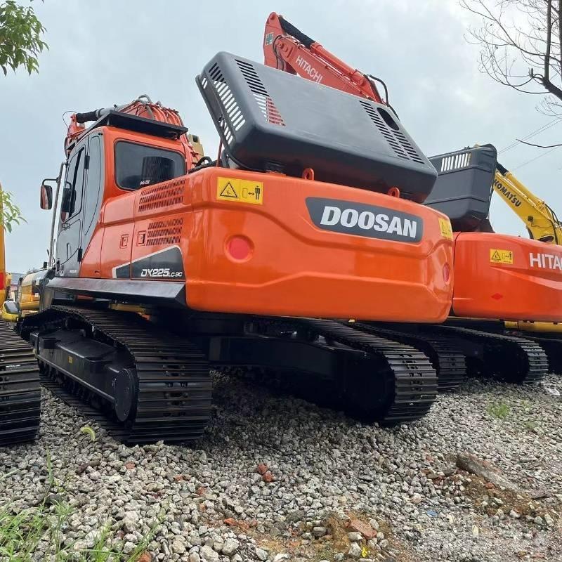 Doosan DX 225 حفارات زحافة