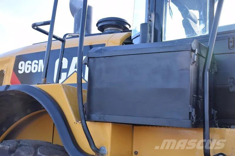 CAT 966 M لوادر بعجل