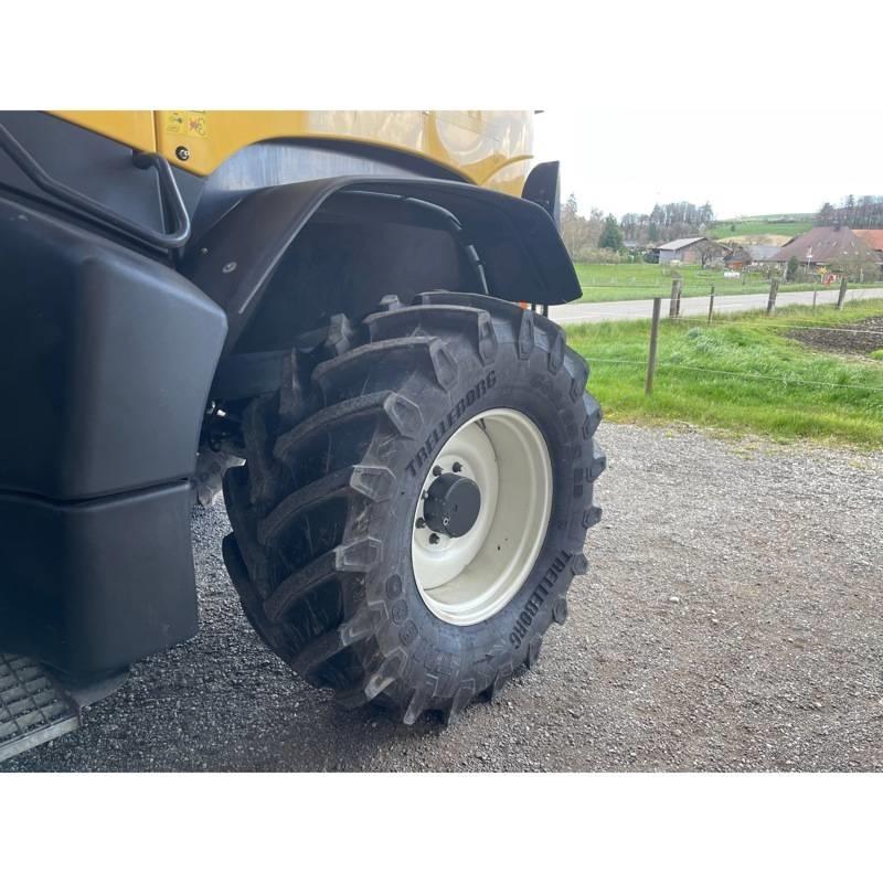 New Holland FR 700 علافات ذاتية الدفع