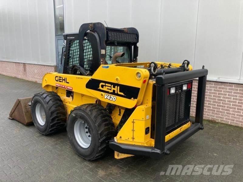Gehl V420 لوادر انزلاقية التوجيه