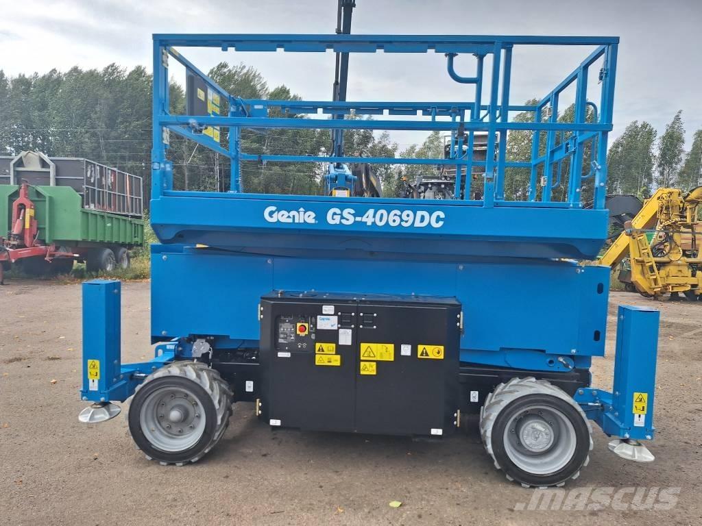 Genie GS-4069 DC رافعات مقصية الشكل