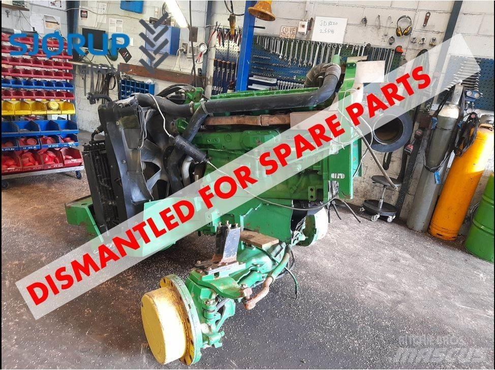 John Deere 8220 الجرارات