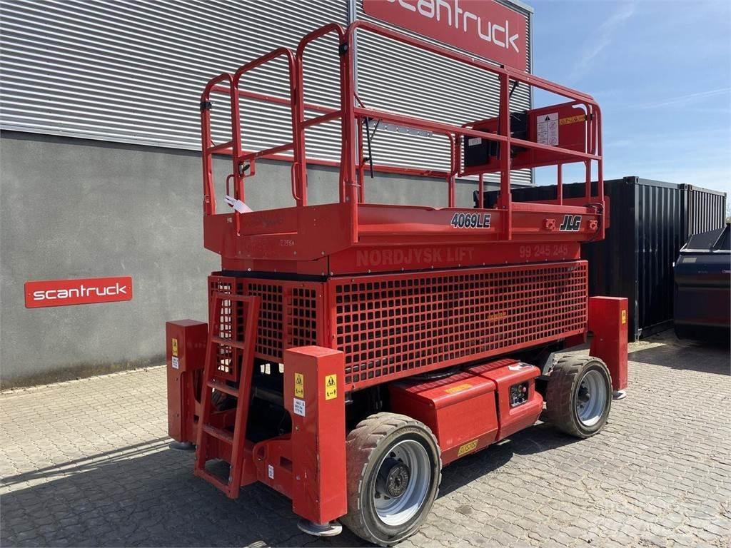 JLG 4069ERT رافعات مقصية الشكل