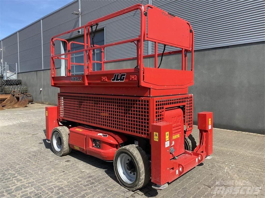 JLG 4069ERT رافعات مقصية الشكل