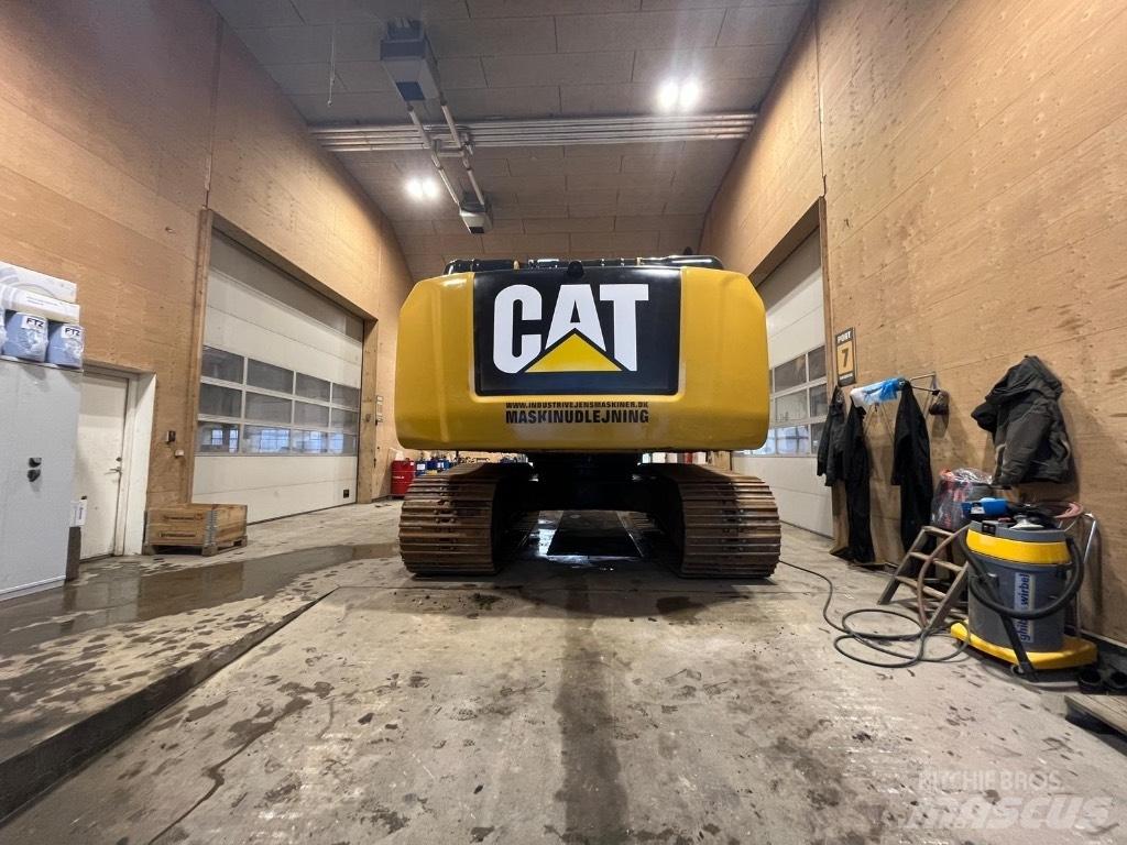 CAT 336 F L حفارات زحافة