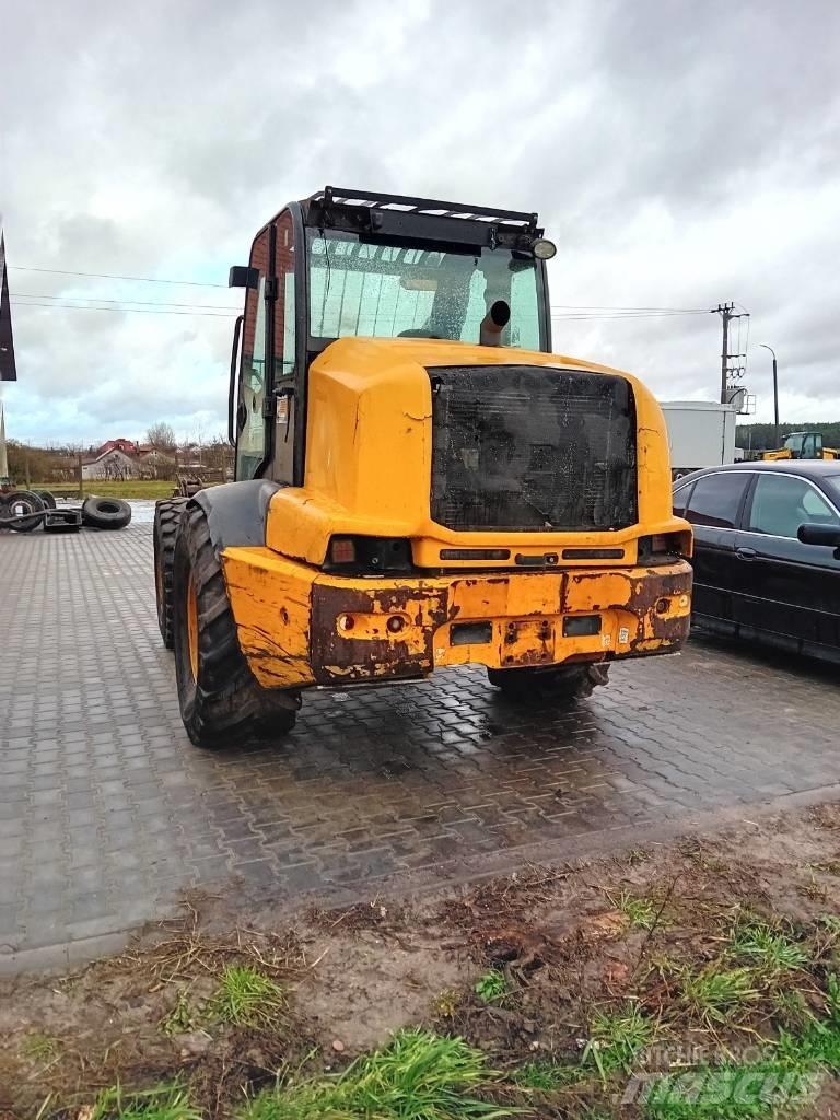 JCB TM 320 مناولات متداخلة