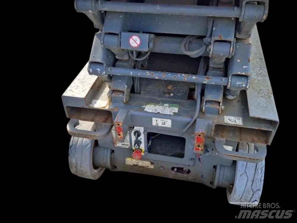 SkyJack SJ III 3219 رافعات مقصية الشكل