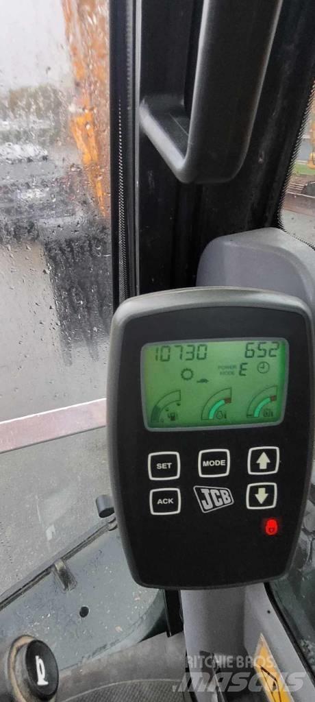 JCB JS 145 W حفارات بعجل
