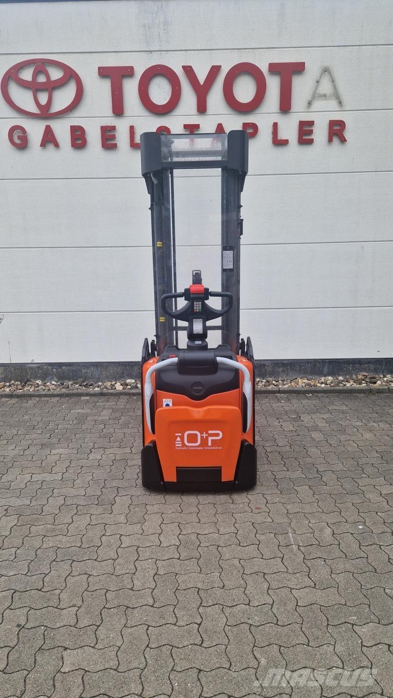 Toyota SPE160 شاحنات مناولة ذاتية الدفع