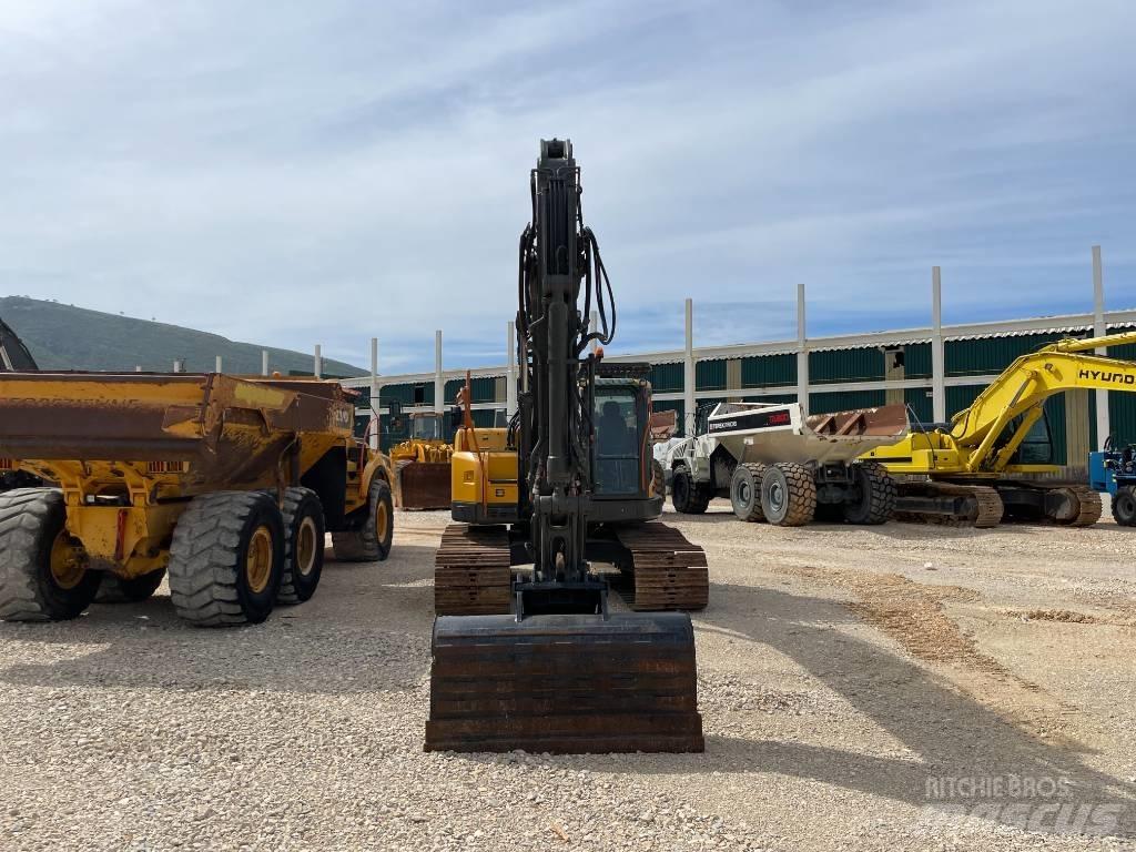 Volvo ECR 235 DL حفارات زحافة