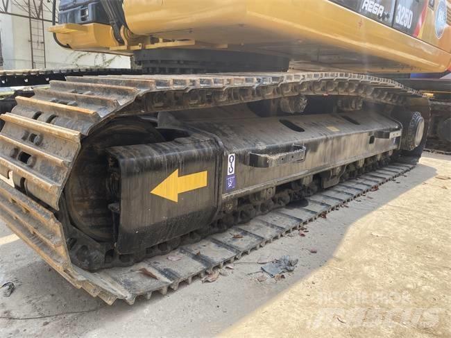 CAT 325 D حفارات زحافة