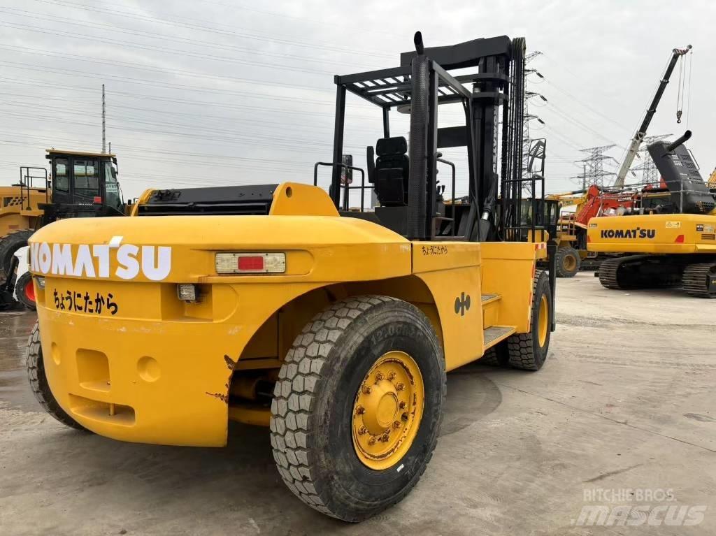 Komatsu FD200 مناولات متداخلة