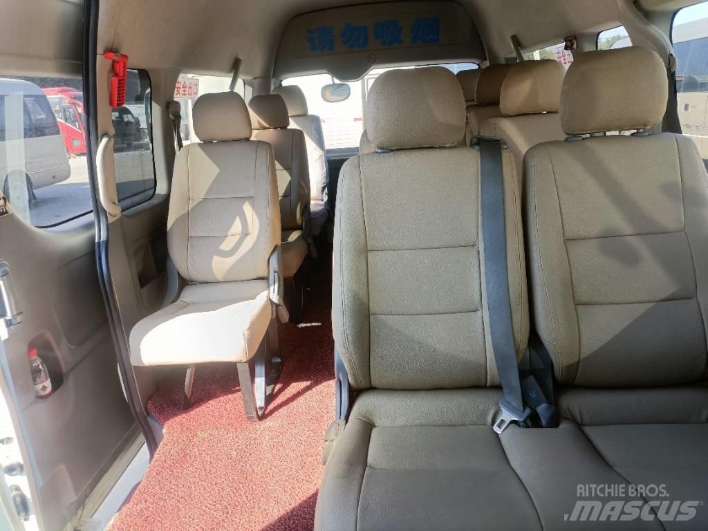 Toyota Hiace حافلة داخل المدينة