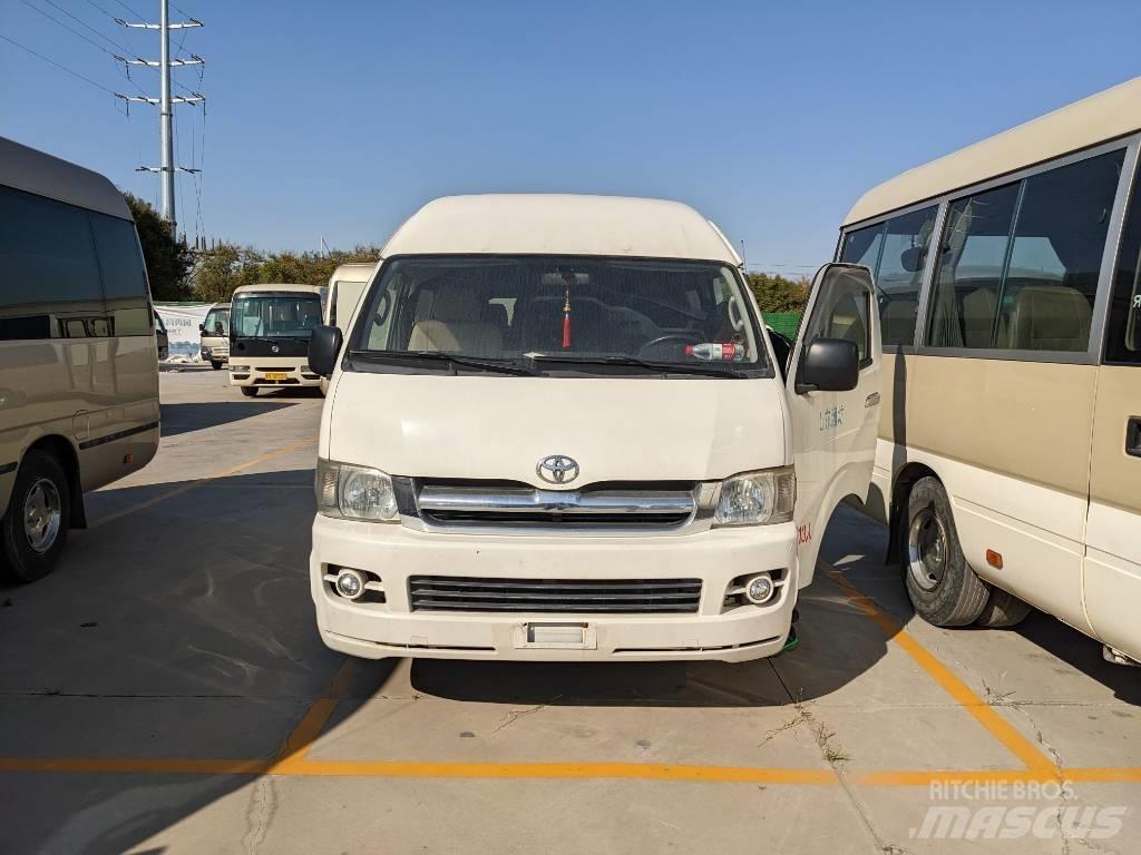 Toyota Hiace حافلة داخل المدينة