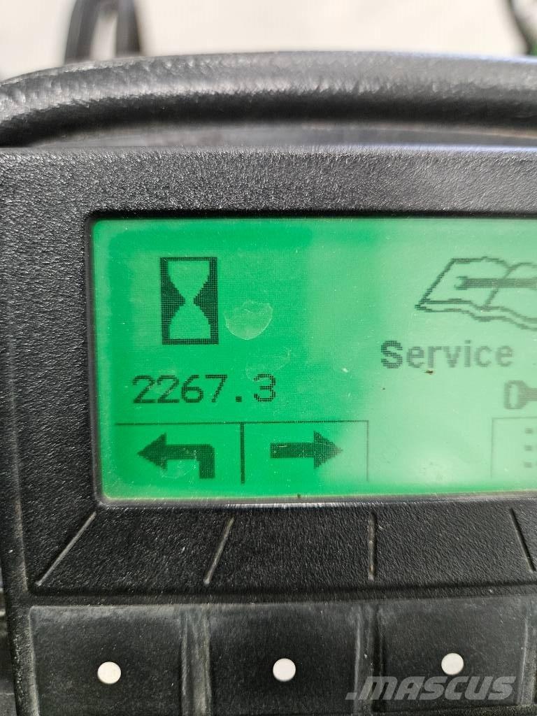 John Deere 9009A تقطيع وتقليم وتحيط جزازات