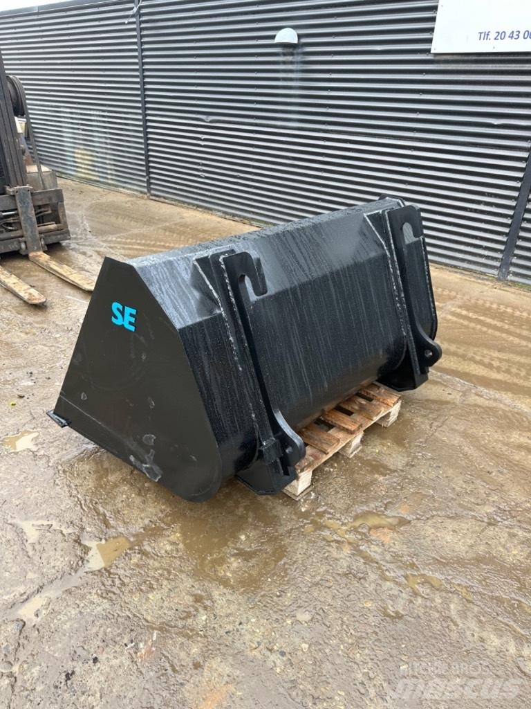 JCB Jordskovl دلاء