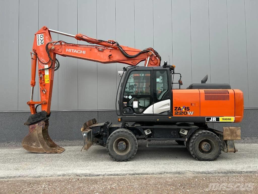 Hitachi ZX220W-5B حفارات بعجل