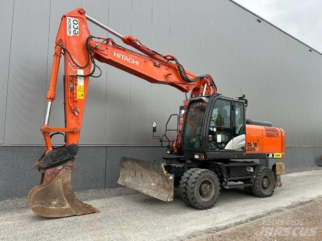 Hitachi ZX220W-5B حفارات بعجل