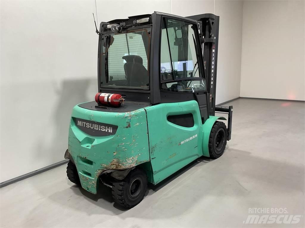 Mitsubishi FB50-2 شاحنات ذات رافعات شوكية تعمل بالكهرباء