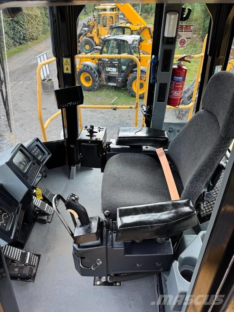 CAT 988 H لوادر بعجل