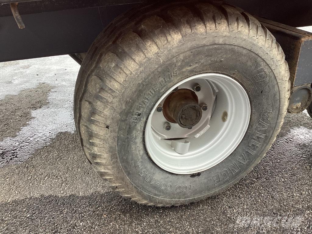 Tuhti M 120 مقطورة حبوب