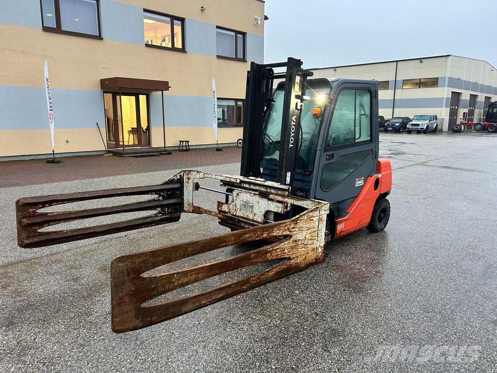 Toyota 02-8 FDF25 شاحنات الديزل