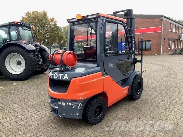 Toyota 02-8FGJF35 ماكينات زراعية أخرى