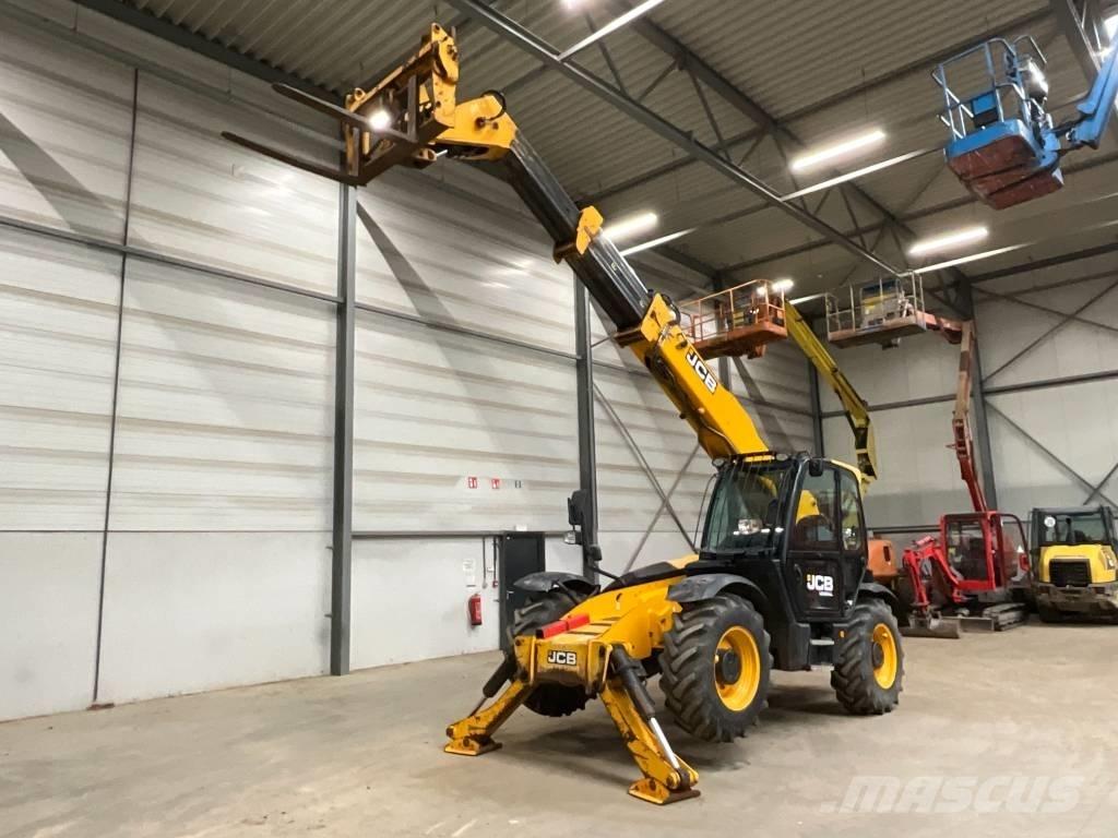JCB 535-125 مناولات متداخلة