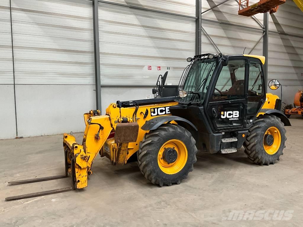JCB 535-125 مناولات متداخلة