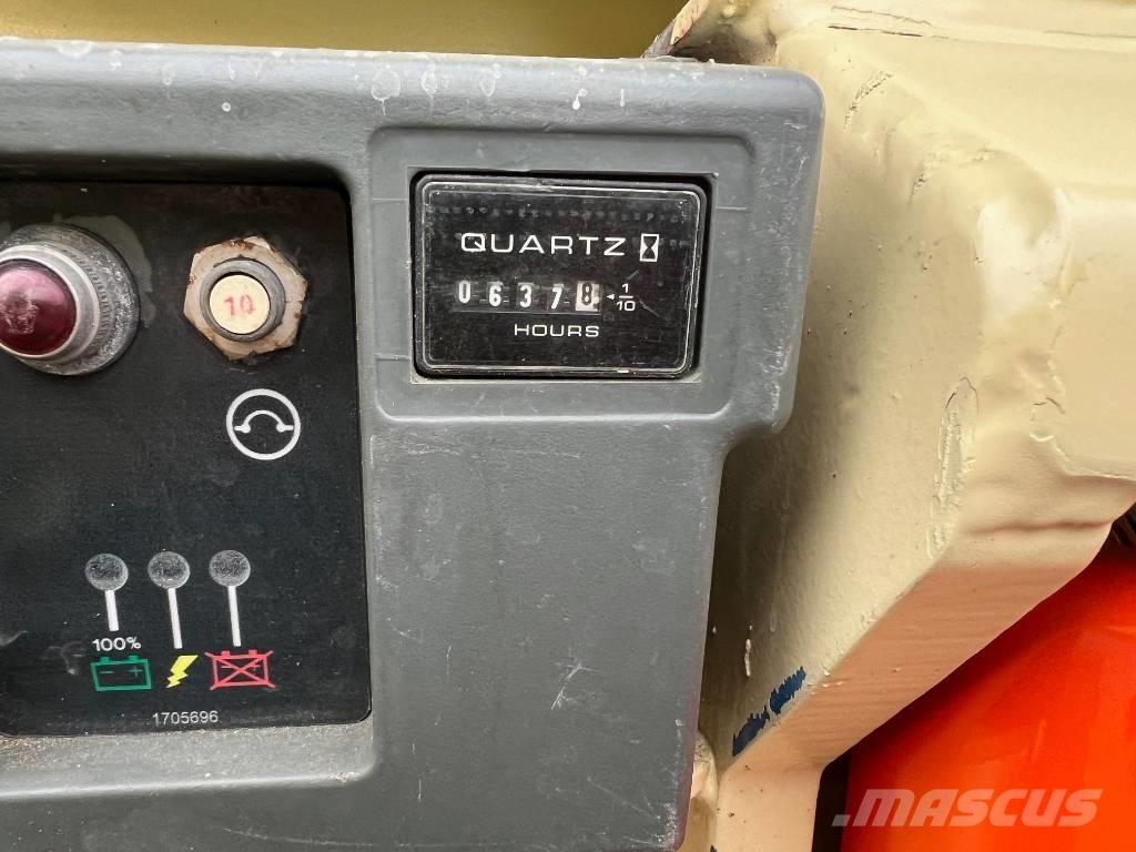 JLG 3246 ES رافعات مقصية الشكل