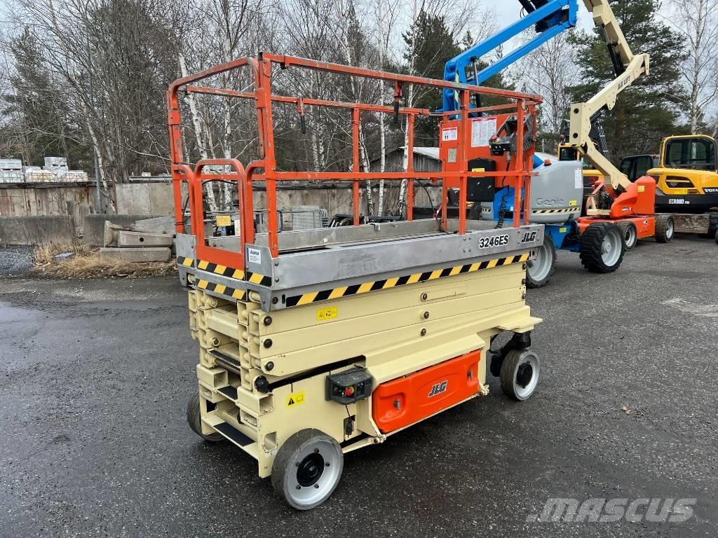 JLG 3246 ES رافعات مقصية الشكل