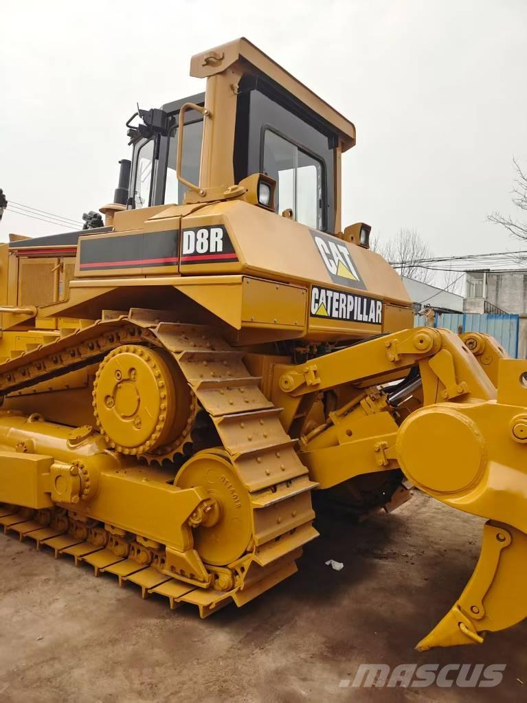 CAT D8 بلدوزرات مجنزرة