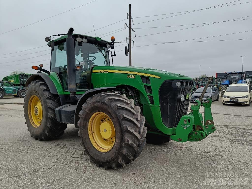 John Deere 8430 PST الجرارات