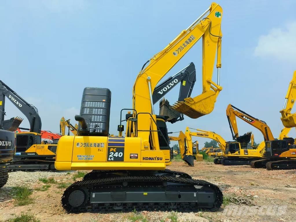 Komatsu PC 240-8 حفارات زحافة