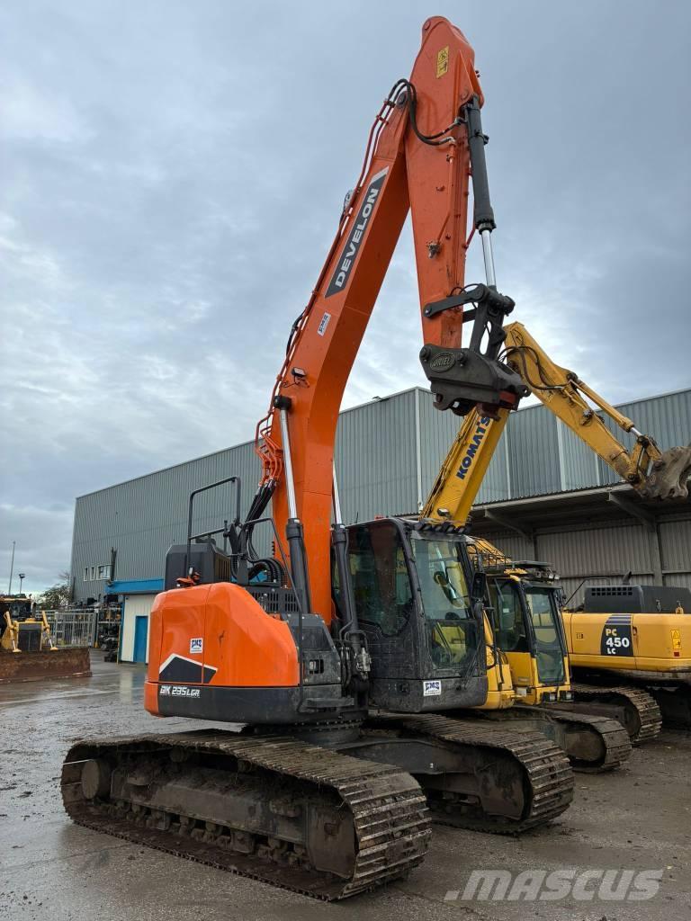Develon DX235LCR-7 حفارات زحافة