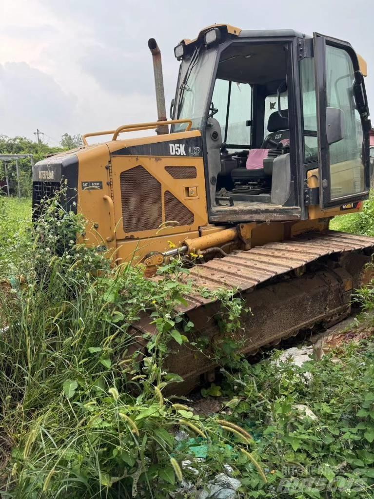 CAT D 5 K LGP بلدوزرات مجنزرة