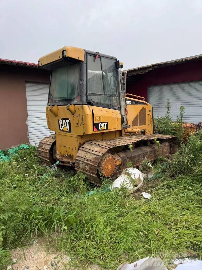 CAT D 5 K LGP بلدوزرات مجنزرة