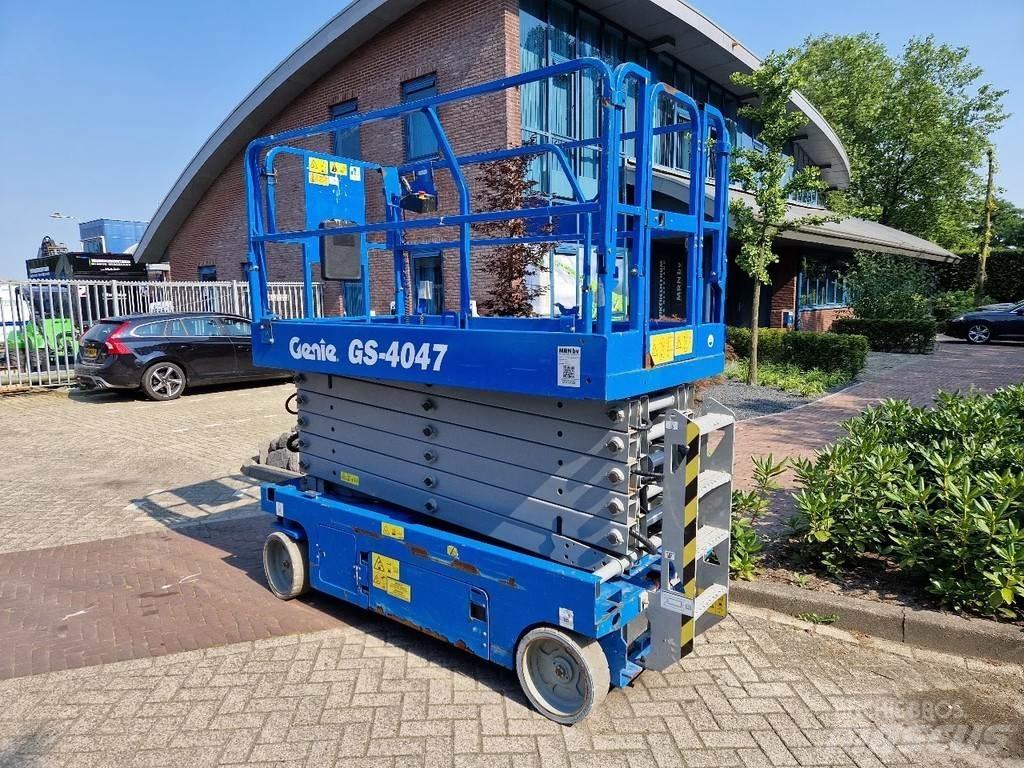 Genie GS-4047 رافعات مقصية الشكل