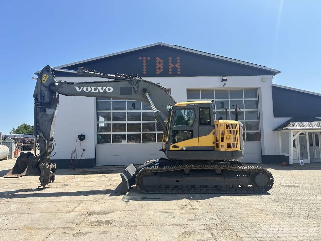 Volvo ECR 235 D حفارات زحافة