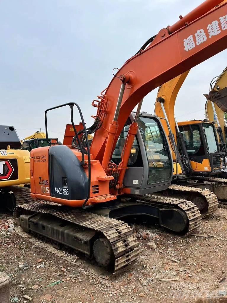 Hitachi ZX 135 US حفارات زحافة