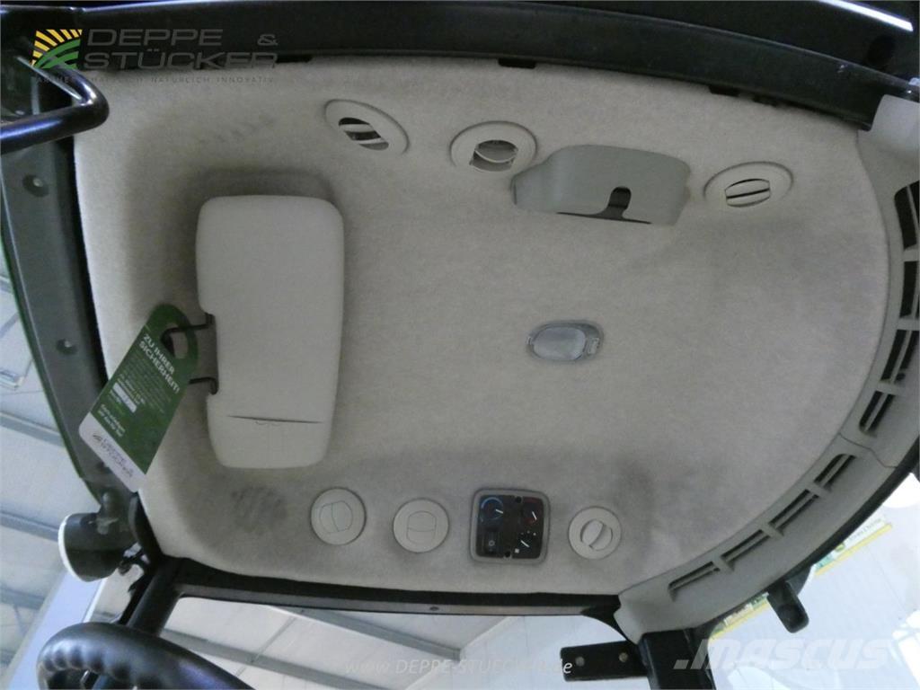 John Deere 3320 جرارات مدمجة