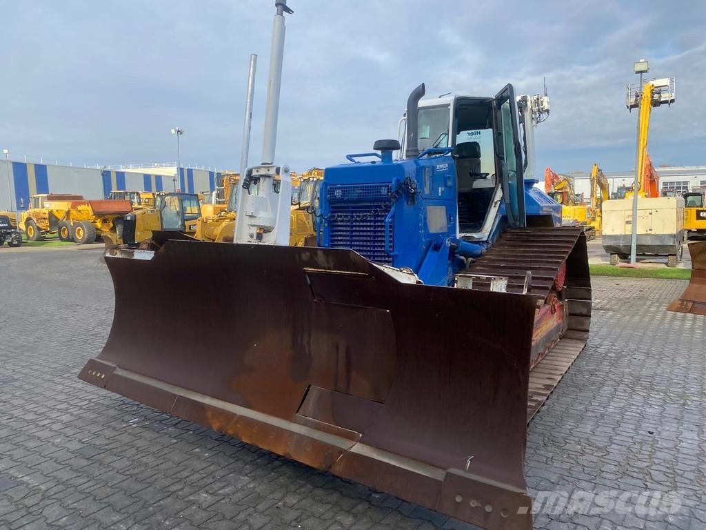 CAT D6N LGP NVT بلدوزرات مجنزرة