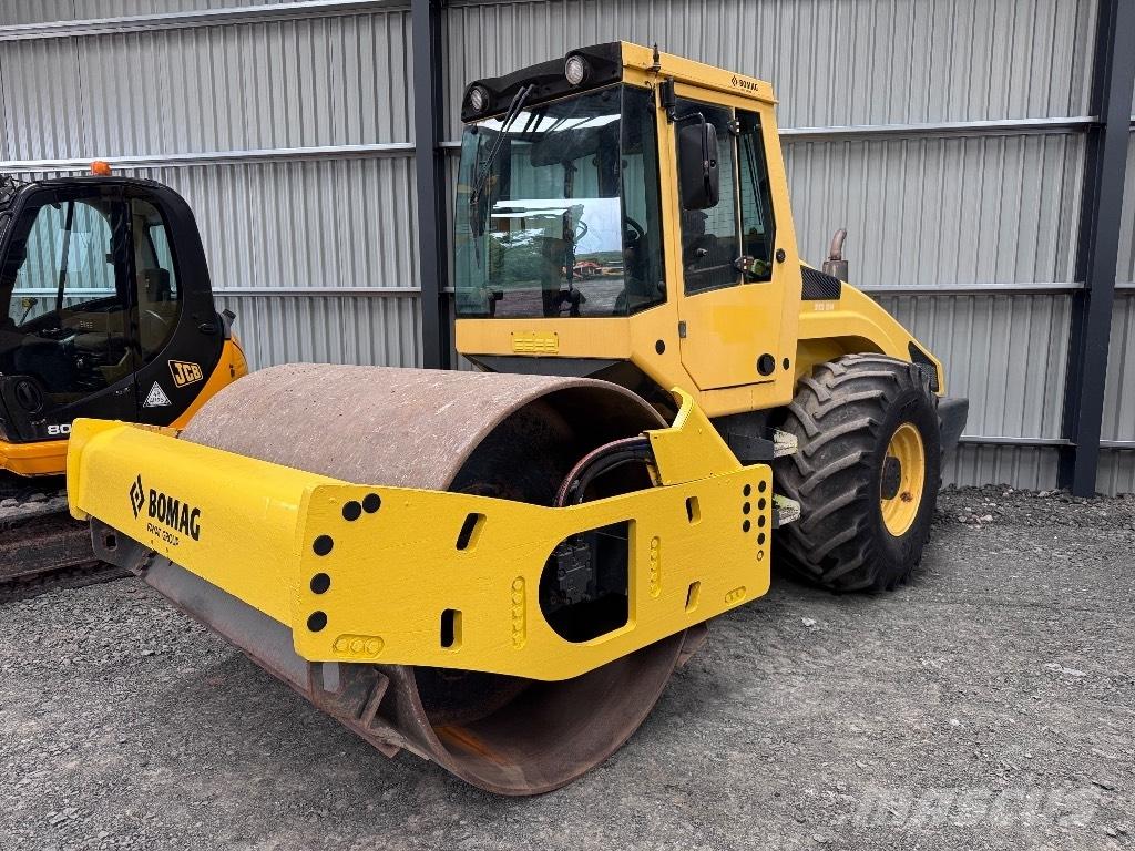 Bomag BW 213 D H-4 مداحل أحادية الأسطوانة