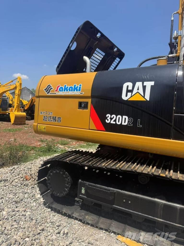CAT 320D2L حفارات زحافة