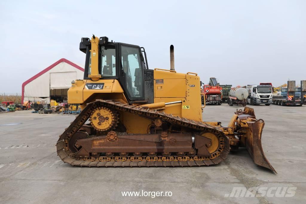 CAT D 6 N بلدوزرات مجنزرة